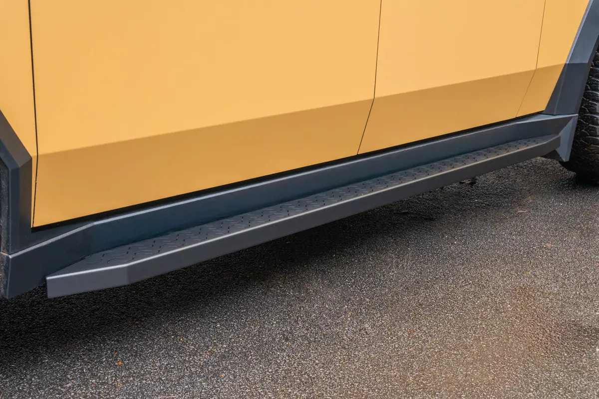 Tesla Cybertruck Aeromaxx Running Boards & Side Steps 1
