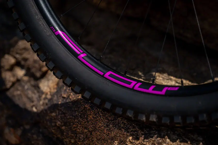 Stan's No Tubes Flow Mk3 Rim Decal Kit 1
