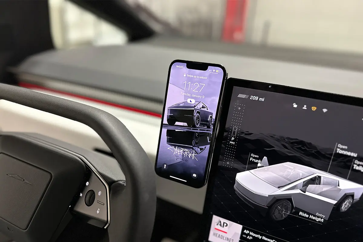 Tesla Cybertruck Adjustable Magsafe Apple Iphone Mount & Wireless Charger 1