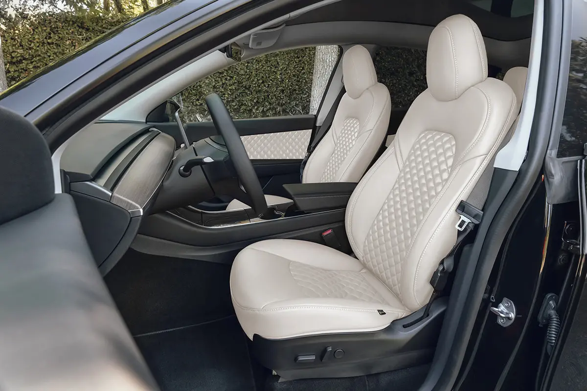 Tesla Model Y 5-Seat Interior Upgrade – Signature Diamond Quilt Pattern - Image 17