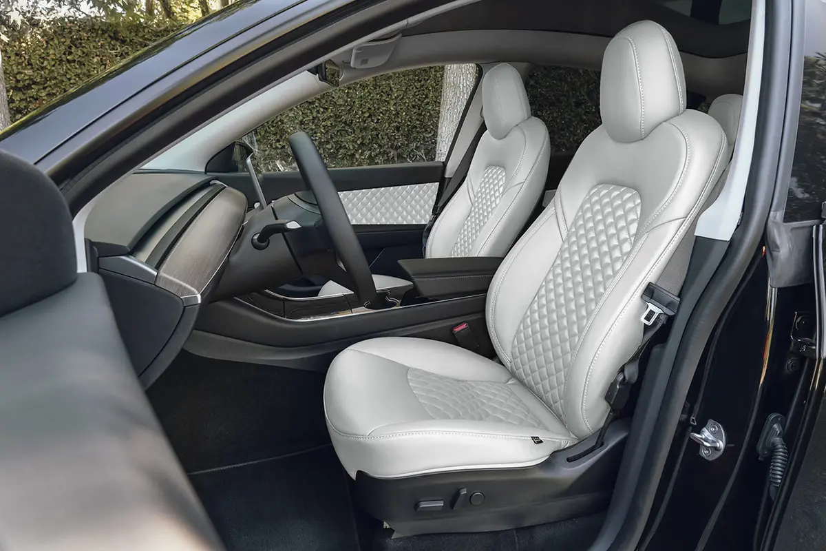 Tesla Model Y 5-Seat Interior Upgrade – Signature Diamond Quilt Pattern - Image 13