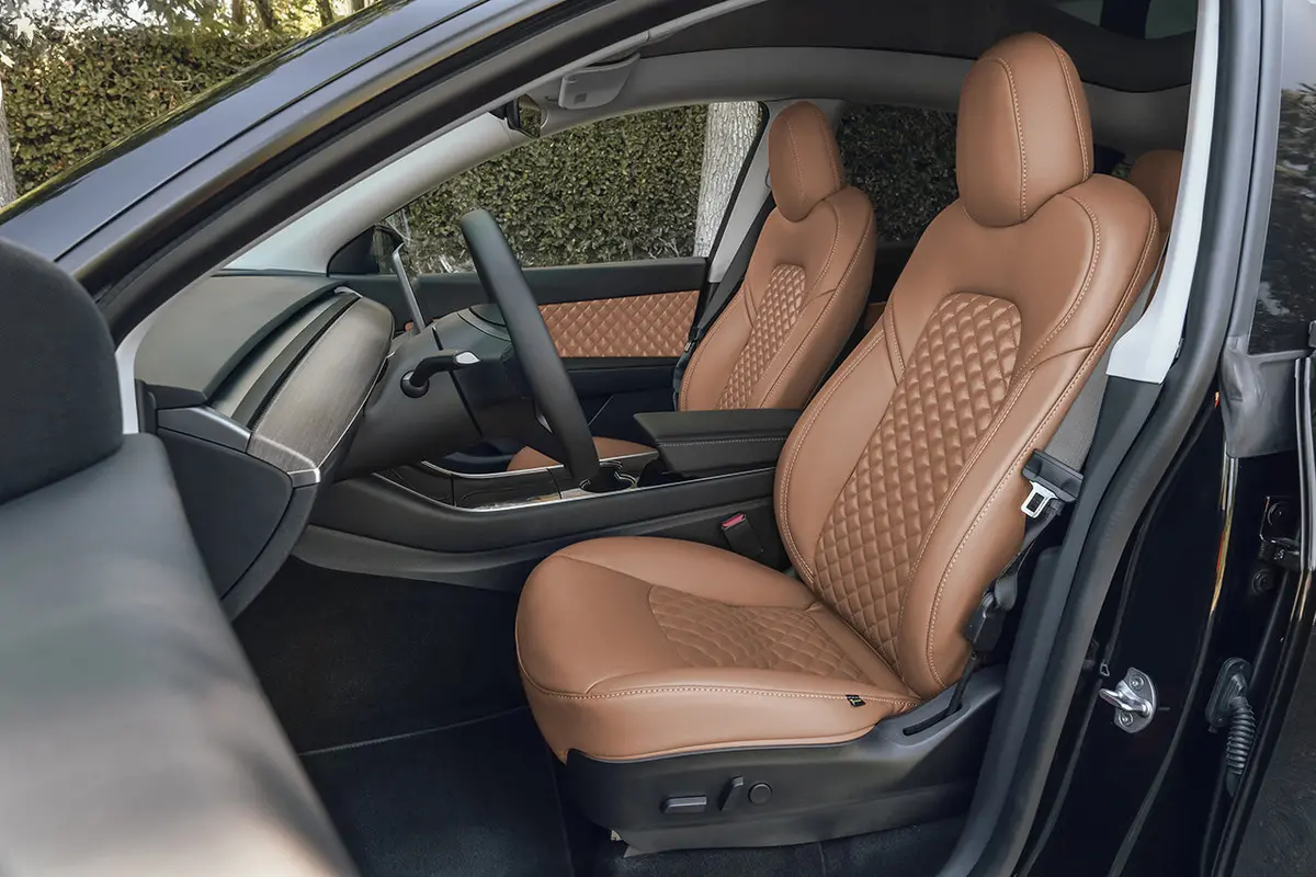 Tesla Model Y 5-Seat Interior Upgrade – Signature Diamond Quilt Pattern - Image 15